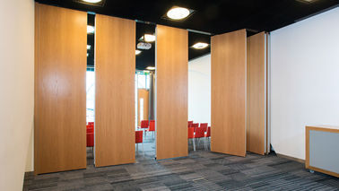 Składane ściany działowe o wysokości 4000 mm Przegródki do sal konferencyjnych Profil ze stopu aluminium