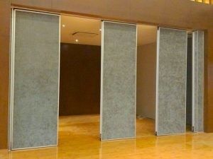 Wewnętrzne drewniane ścianki działowe biurowe / tkanina gąbczasta Przesuwne przegrody akustyczne