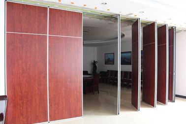 Dźwiękoszczelne panele partycji Składane drzwi od podłogi do sufitu 65 Mm z bezpłatnym wzornictwem