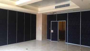 Dźwiękoszczelne panele partycji Składane drzwi od podłogi do sufitu 65 Mm z bezpłatnym wzornictwem