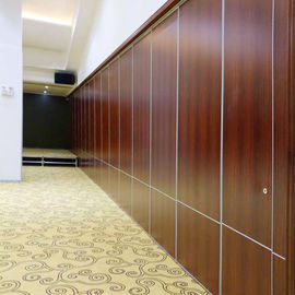 Zdejmowalne ścianki działowe do sali bankietowej o grubości 65 mm