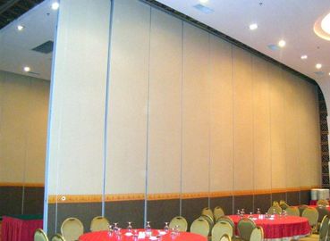 Dostosowane ścianki działowe restauracji przesuwne z szynami sufitowymi