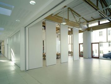 Ściany działowe z wykończeniem melaminowym, składane, z ruchomymi, aluminiowymi prowadnicami
