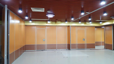 Przesuwane drzwi aluminiowe Ruchoma akustycznie składana ściana działowa dla biura Multi Color