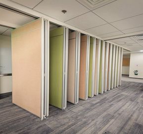 Melaminowe dźwiękoszczelne ścianki działowe biurowe na salę konferencyjną o wysokości 4 metrów