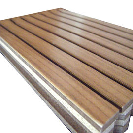 Płyta akustyczna z płyt MDF z rowkowanymi drewnianymi panelami akustycznymi. Materiał ognioodporny ASTM