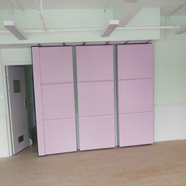 Klasyczne akustycznie działające składane ścianki działowe Drewniane skórzane wykończenie Różowy kolor