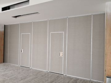 Wewnętrzne drzwi przesuwne Dźwiękoszczelne ściany działowe hotelowe Składane działające ścianki działowe do sali bankietowej w różnych kolorach