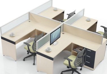 Komercyjne przegródki na meble biurowe dla czterech osób / pulpity komputerowe z drewna Szafa biurowa