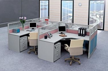 Komercyjne przegródki na meble biurowe dla czterech osób / pulpity komputerowe z drewna Szafa biurowa