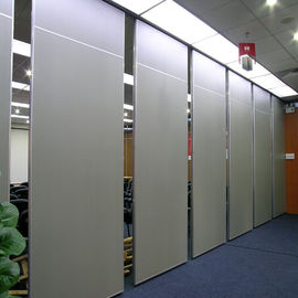 Składane ruchome dźwiękoszczelne ścianki działowe przesuwne z drzwiami przejściowymi do sali bankietowej