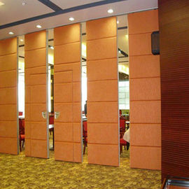 Ruchoma ścianka działowa sali bankietowej Dźwiękoszczelne MDF wewnętrzne przesuwne drewniane drzwi
