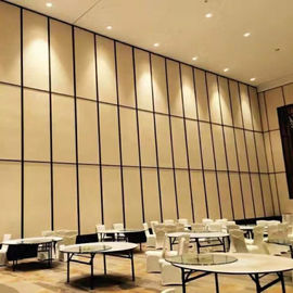 Składane ścianki działowe z przegródkami dźwiękoszczelnymi do sali konferencyjnej