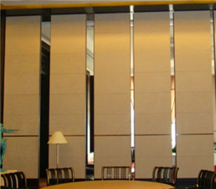 System akustycznych składanych ścianek działowych z przegrodą System górnych wiszących ścianek działowych