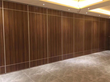 Hotelowa restauracja Przesuwne ścianki działowe z przegrodami akustycznymi / wiszące ścianki działowe z przegrodami dźwiękoszczelnymi