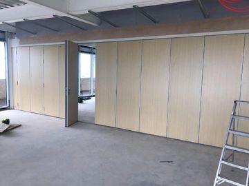 Przesuwna ruchoma ścianka działowa biurowa z kołami Maksymalna wysokość 6 metrów
