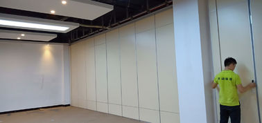 Materiał dekoracyjny Przesuwne składane ścianki działowe Ruchome systemy ścienne do sali konferencyjnej