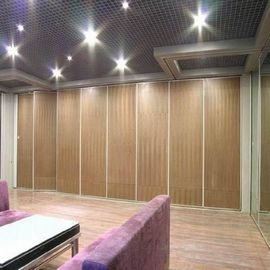 Projekt wnętrz z tkaninami wewnętrznymi Przesuwana ścianka działowa akustyczna do sali lekcyjnej