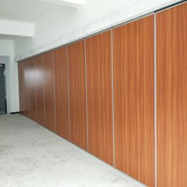Nowy styl sterowania ręcznego przesuwnymi składanymi ściankami działowymi do użytku w sali bankietowej