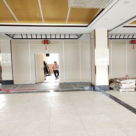 Filipiński system ścian działowych Przesuwne drewniane składane ścianki akustyczne do sali konferencyjnej