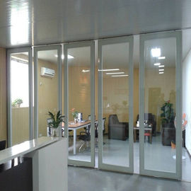 Szklane ścianki działowe przesuwne mobilne do podziału pomieszczeń na biuro