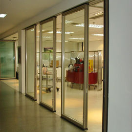 Składana szklana ruchoma ścianka działowa Aktywne przesuwne aluminium z paskiem działowym Mobilna ścianka działowa do korytarza w holu