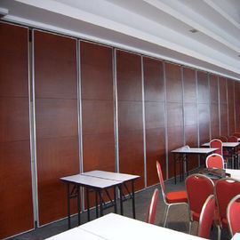 Ścianki działowe dźwiękoszczelne w restauracji Sala bankietowa Aluminiowe ruchome ściany