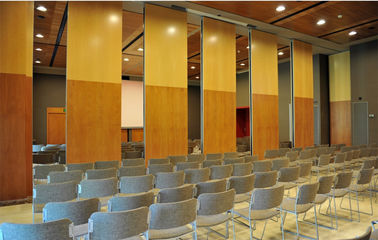 Aluminiowa rama MDF Ruchome ścianki działowe Przegroda drewniana do centrum konferencyjnego