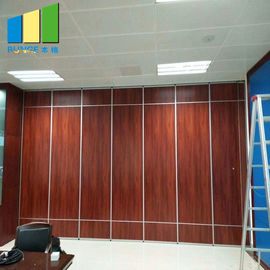 Aluminiowa rama Przesuwne drzwi harmonijkowe Drewniany dźwiękoszczelny system ścianek działowych