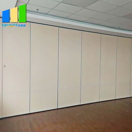 Aluminiowy składany, przesuwany, składany, dźwiękoszczelny system ścianek działowych w klasie szkolnej