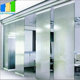 1200 mm Szerokość Przesuwne ściany działowe Bezramowe składane zewnętrzne przesuwane szklane drzwi