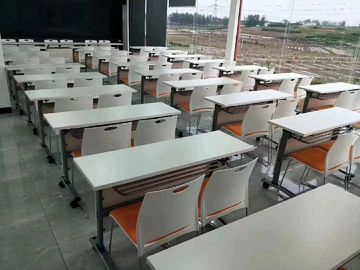 EBUNGE Nowoczesny składany stół szkolny stojący Meble biurowe Biurko konferencyjne z czterema kołami
