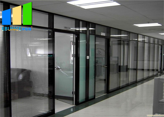 Podwójna rama aluminiowa ze szkła hartowanego Stała przegroda biurowa do centrum konferencyjnego