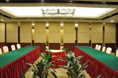 Idealne do użytku komercyjnego i hotelarskiego Ślizgowe składane ściany rozdzielcze z technologią dźwiękoszczelną