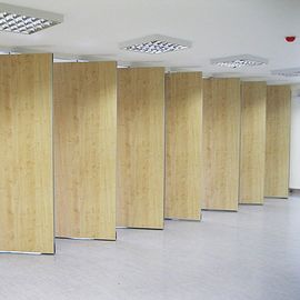 Ruchoma akustyczna dźwiękoszczelna ścianka działowa składane drewniane drzwi o grubości 65 mm