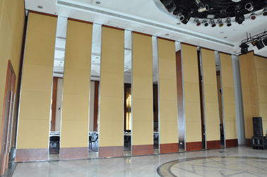 Wielokolorowa sala bankietowa Ruchoma ścianka działowa Możliwość regulacji od podłogi do sufitu