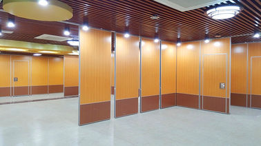 Wysokościowe przegrody akustyczne o wysokości 6 m / ściany biurowe z aluminiową ramą