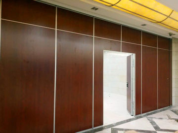 Ściany działowe o wysokiej izolacyjności akustycznej z aluminiową ramą
