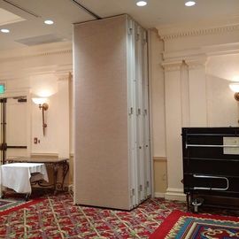 Ściany dźwiękoszczelne składane i przesuwne Ścianki drzwiowe pomieszczenia Do sali bankietowej hotelu