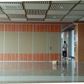 Dźwiękoszczelna ściana działowa w sali bankietowej Drewniana izolacja dźwiękowa Ruchome ściany działowe