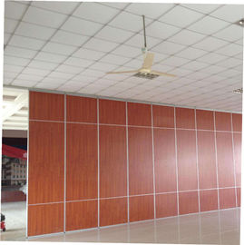 Sala konferencyjna przesuwne ściany działowe, ruchoma drewniana ścianka działowa dźwiękoszczelna