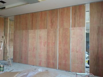 Dźwiękoszczelna ściana działowa w sali bankietowej Drewniana izolacja dźwiękowa Ruchome ściany działowe