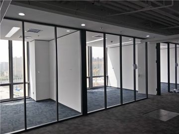 Szklane ścianki działowe Obsługiwane składane ściany działowe o wysokości mniejszej niż 3 m