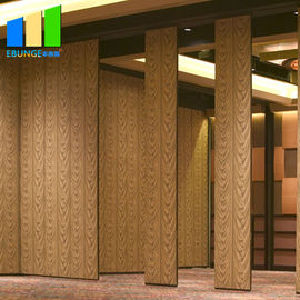 Drewniane składane ścianki działowe o grubości 85 mm Wykończenie melaminą System do zawieszania w restauracji