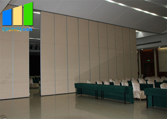 Izolowane akustycznie składane ruchome ścianki działowe do sali konferencyjnej