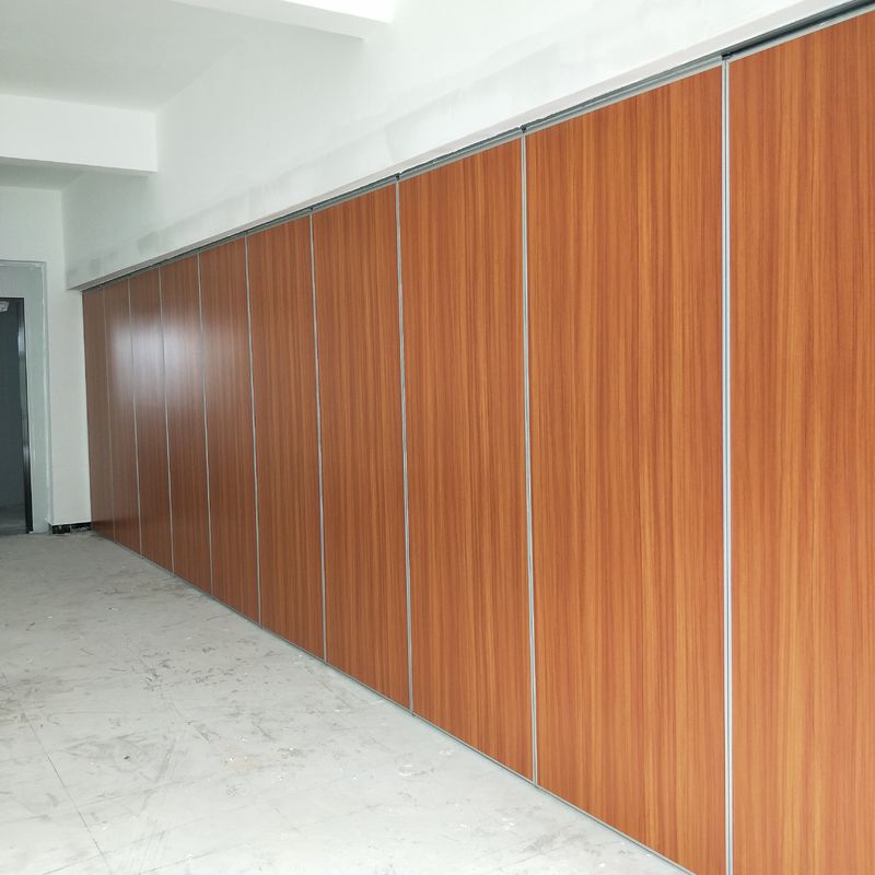 Anodowana aluminiowa ścianka działowa MDF do montażu na suficie wolnostojąca Dostosowany kolor
